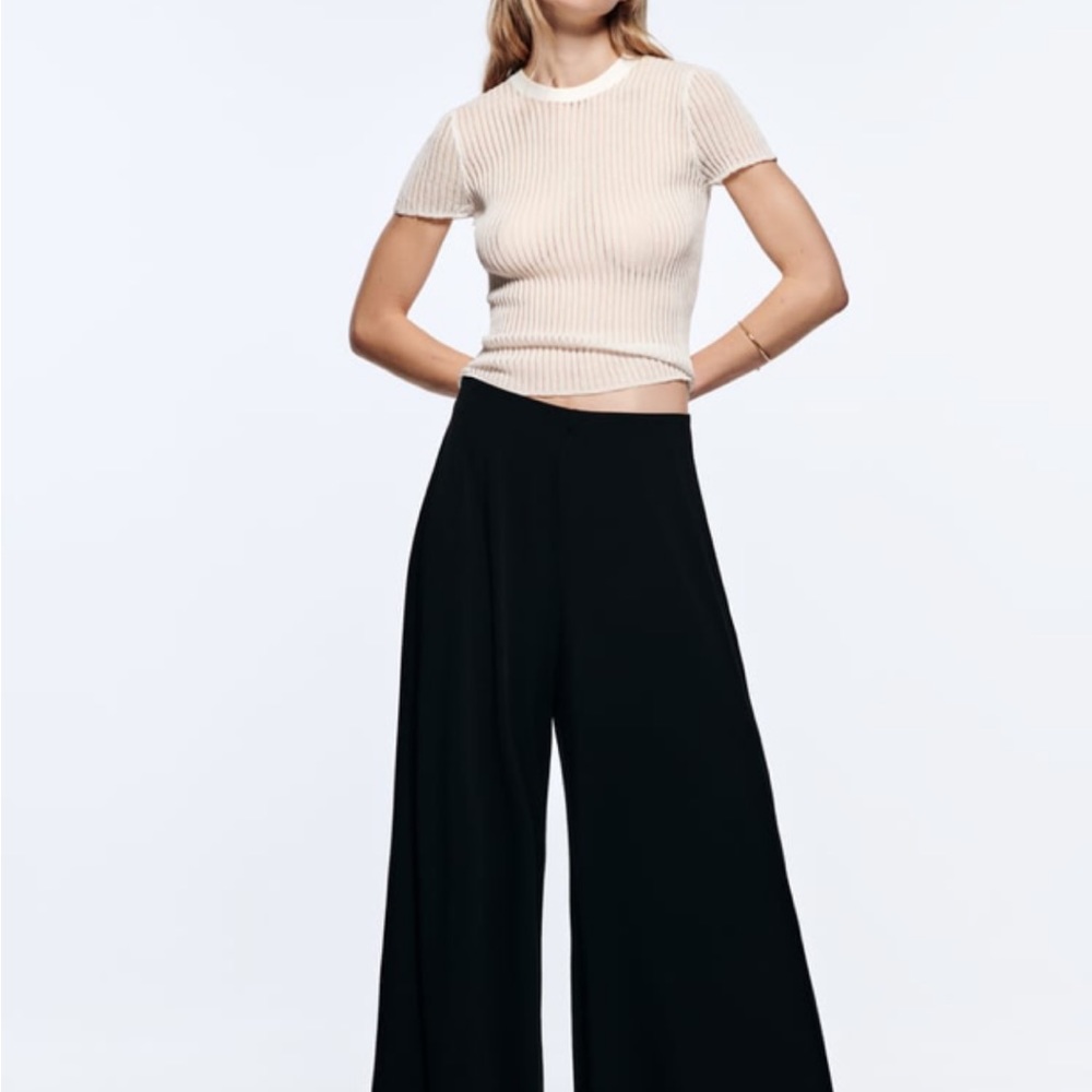 ZARA ribbed knit top. Sold out. Size medium.